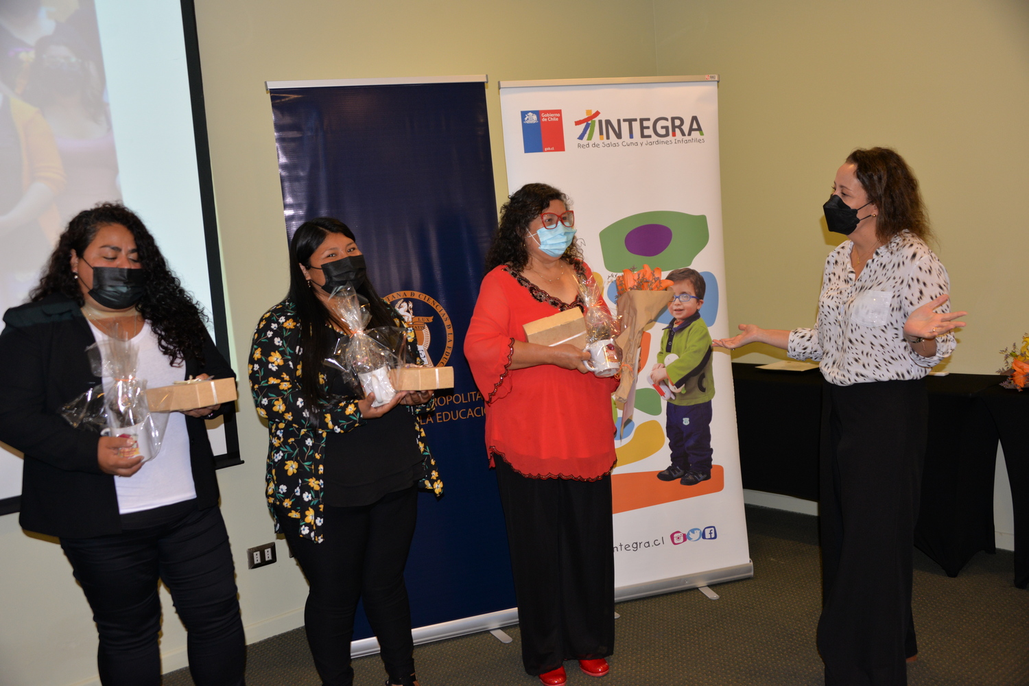 Trabajadoras de jardines infantiles reciben título universitario de Técnico Nivel Superior