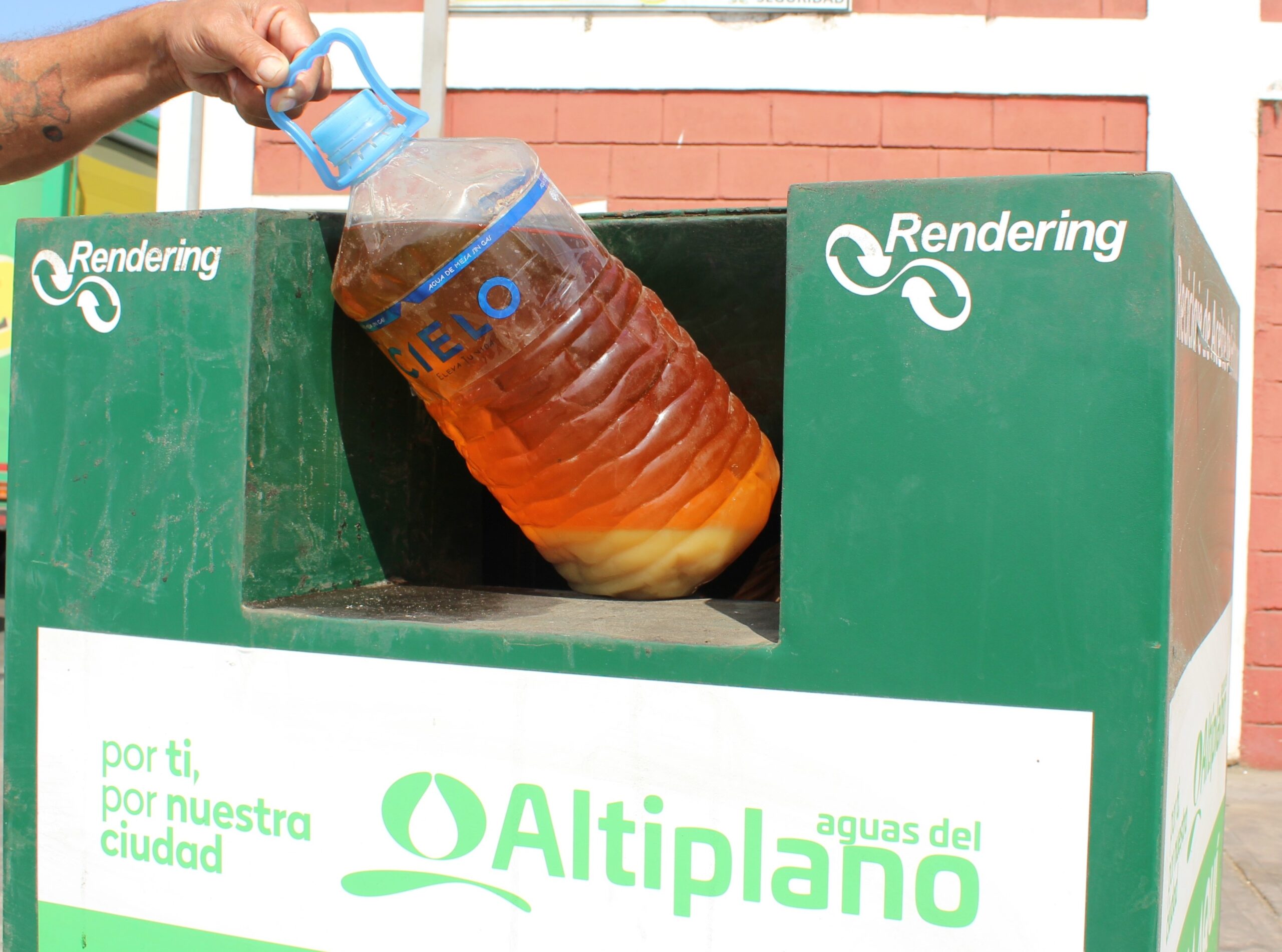 Gracias a campaña de Reciclaje: Aguas del Altiplano ha recolectado más de 1.400 litros de aceite de fritura