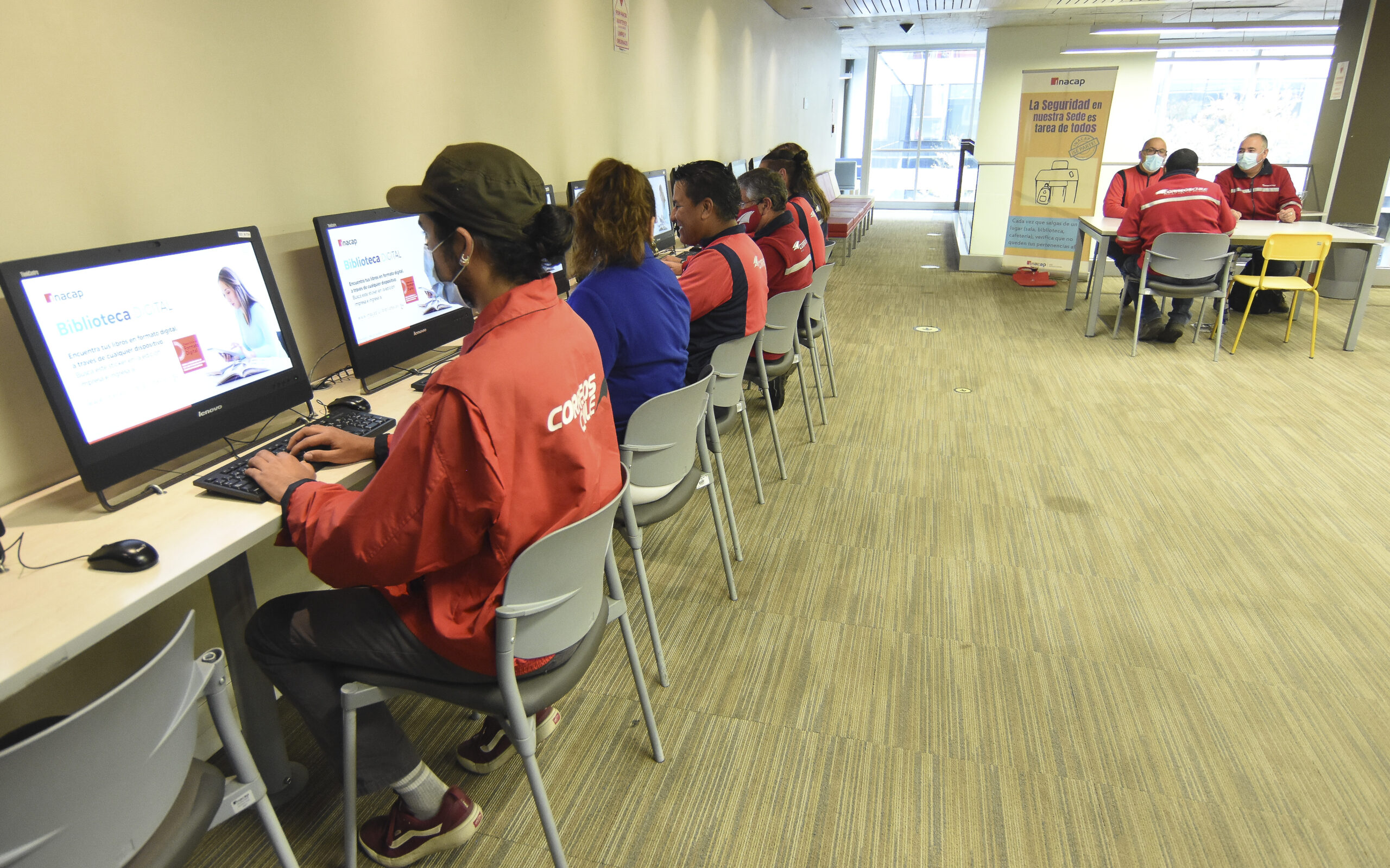 Carteros 2.0: Más de 300 trabajadores de CorreosChile se especializarán en logística, electromovilidad y transformación digital en INACAP￼