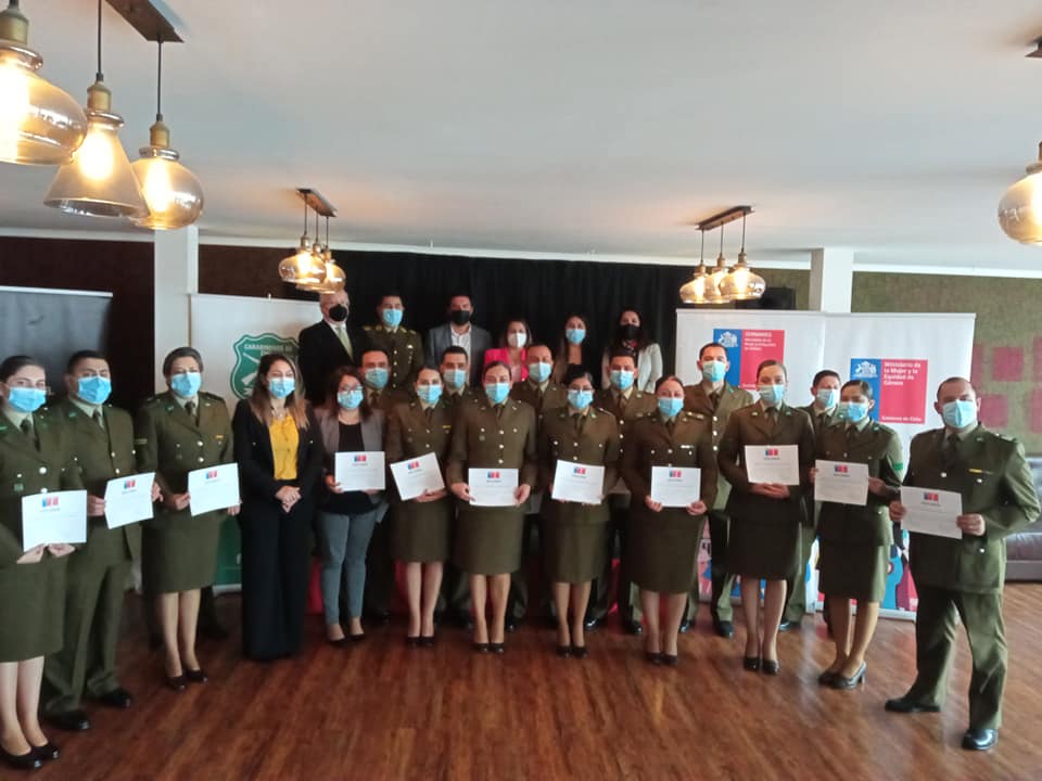 Reconocieron el compromiso de 20 funcionarios/as de Carabineros para prevenir la violencia contra las mujeres