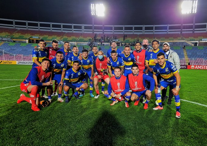 Everton venció 2-0 a Ayacucho y La Calera perdió con Santos 1-0 en Copa Sudamericana