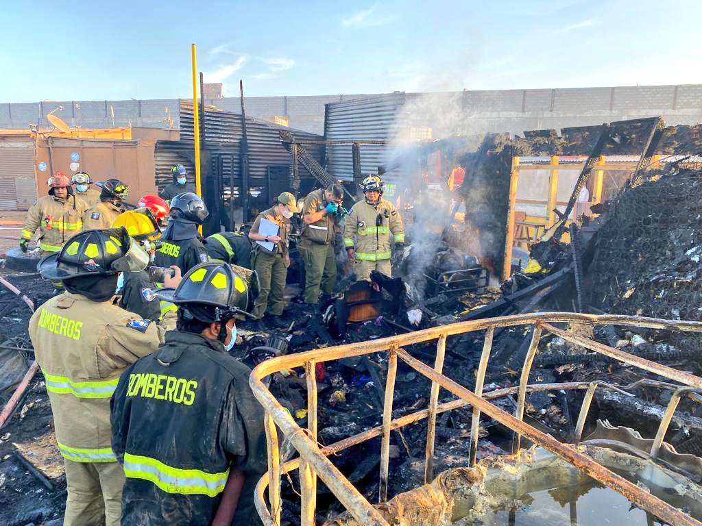 Nueve muertos en incendio ocurrido cerca de las 5 de la madrugada en un «toma» de Alto Hospicio