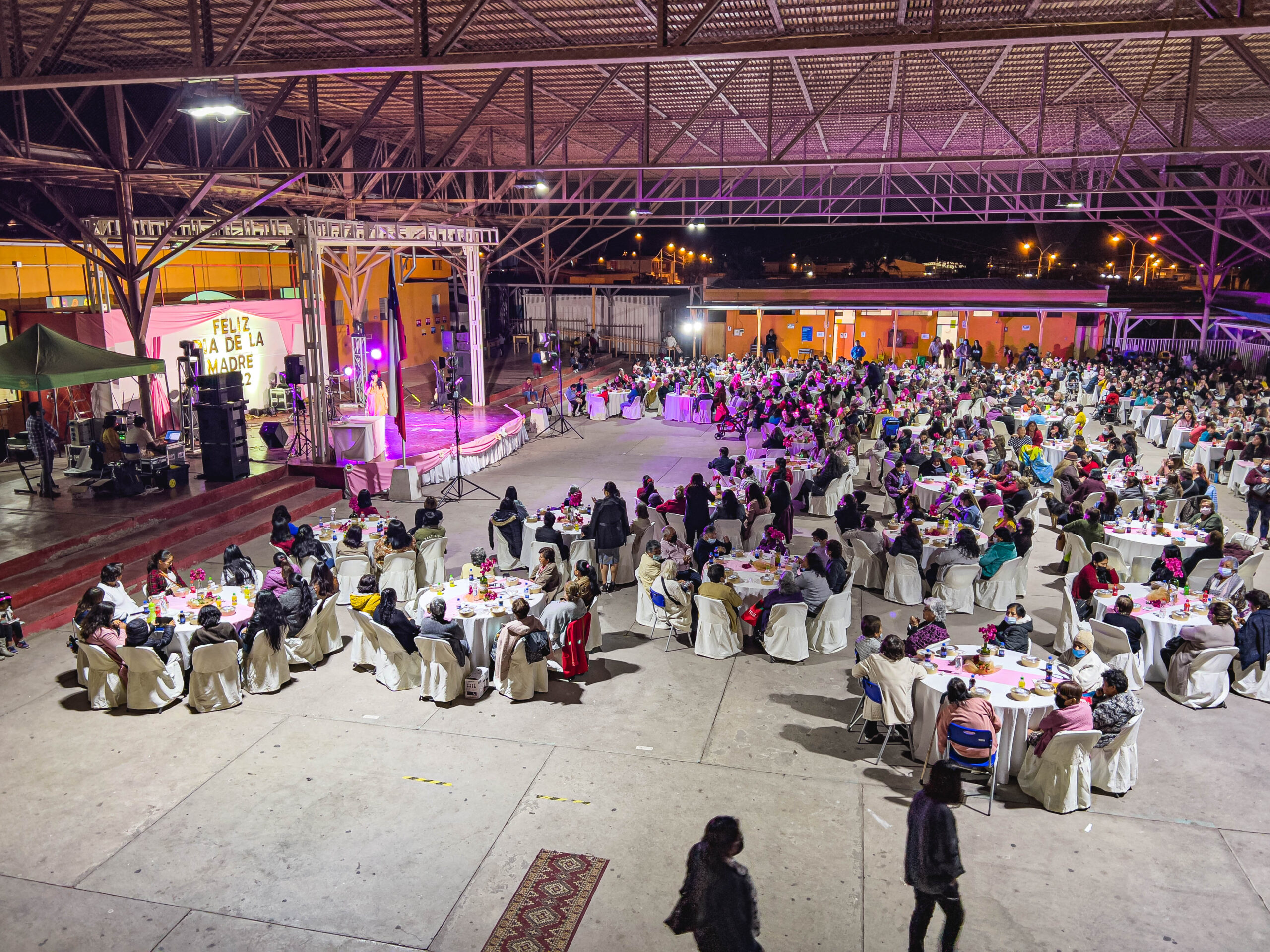 Comunidad de Pica celebró a sus madres con show en vivo