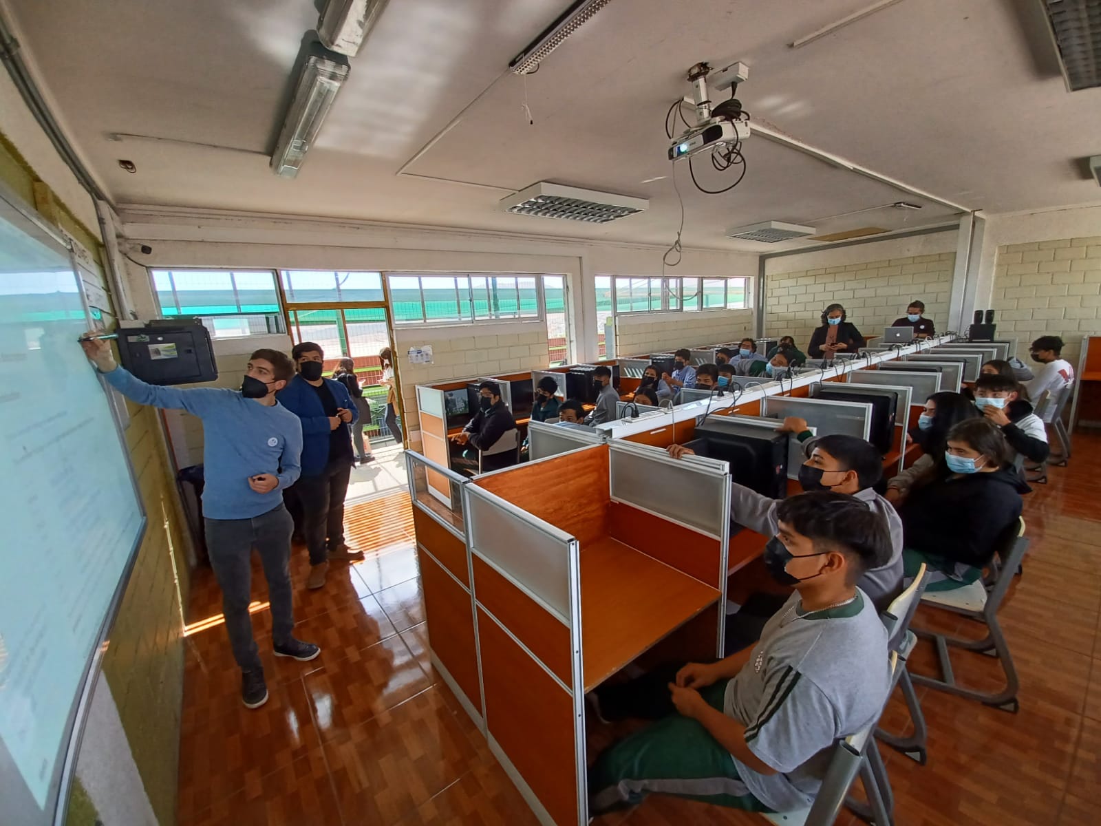 Futuro Técnico y Fundación País Digital lanzan la Academia Programa tus Ideas￼