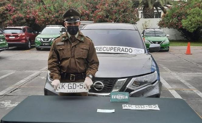 Conducían por calles de Iquique vehículo robado en Región Metropolitana