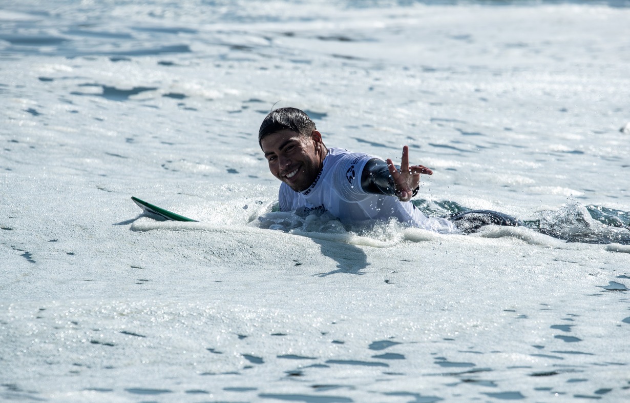 Riders chilenos responden con claridad en el día inaugural del Quiksilver/Roxy Iquique Surf Pro 2022