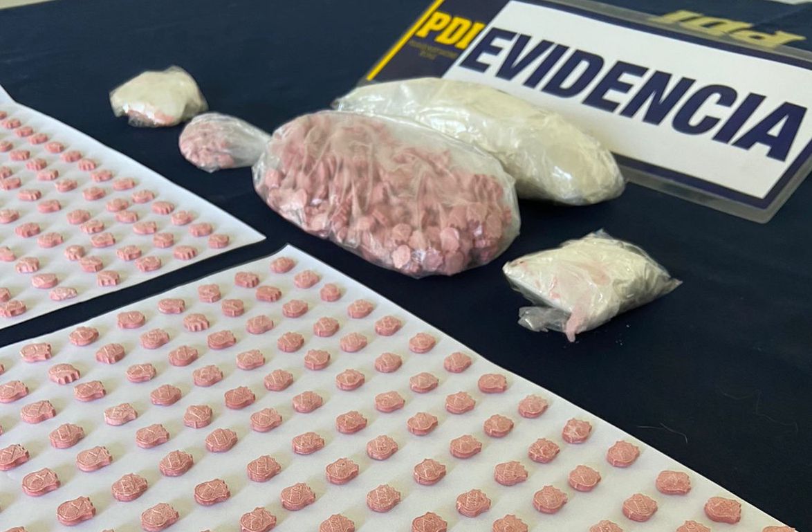 Aeropuerto Chacalluta: PDI Arica detiene a dos mujeres portando droga rumbo a la capital￼