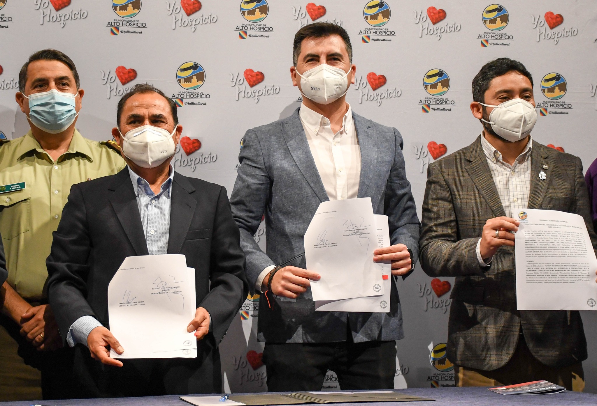 Firman contrato del Sistema de Cámaras de Vigilancia para Alto Hospicio