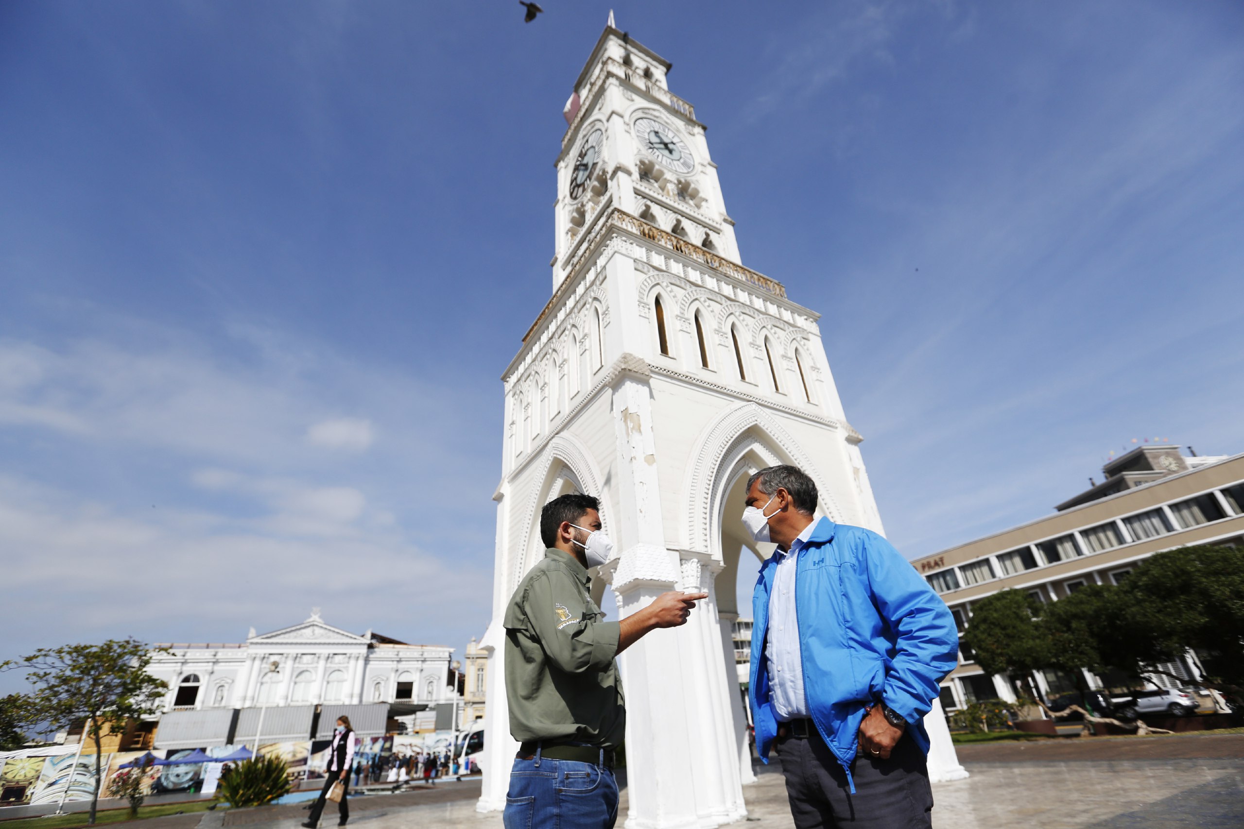 Gobernador Carvajal anuncia financiamiento regional para la restauración de la Torre del reloj de Iquique