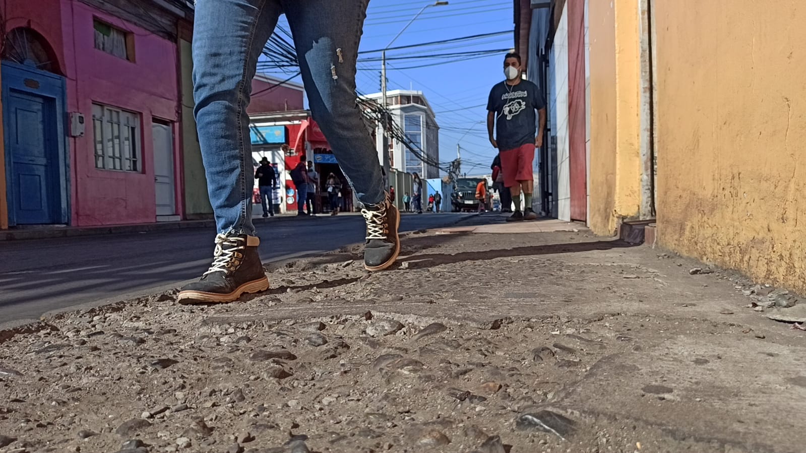 SERVIU abre licitación para mejorar más de 12 mil metros cuadrados de veredas en el centro de Iquique