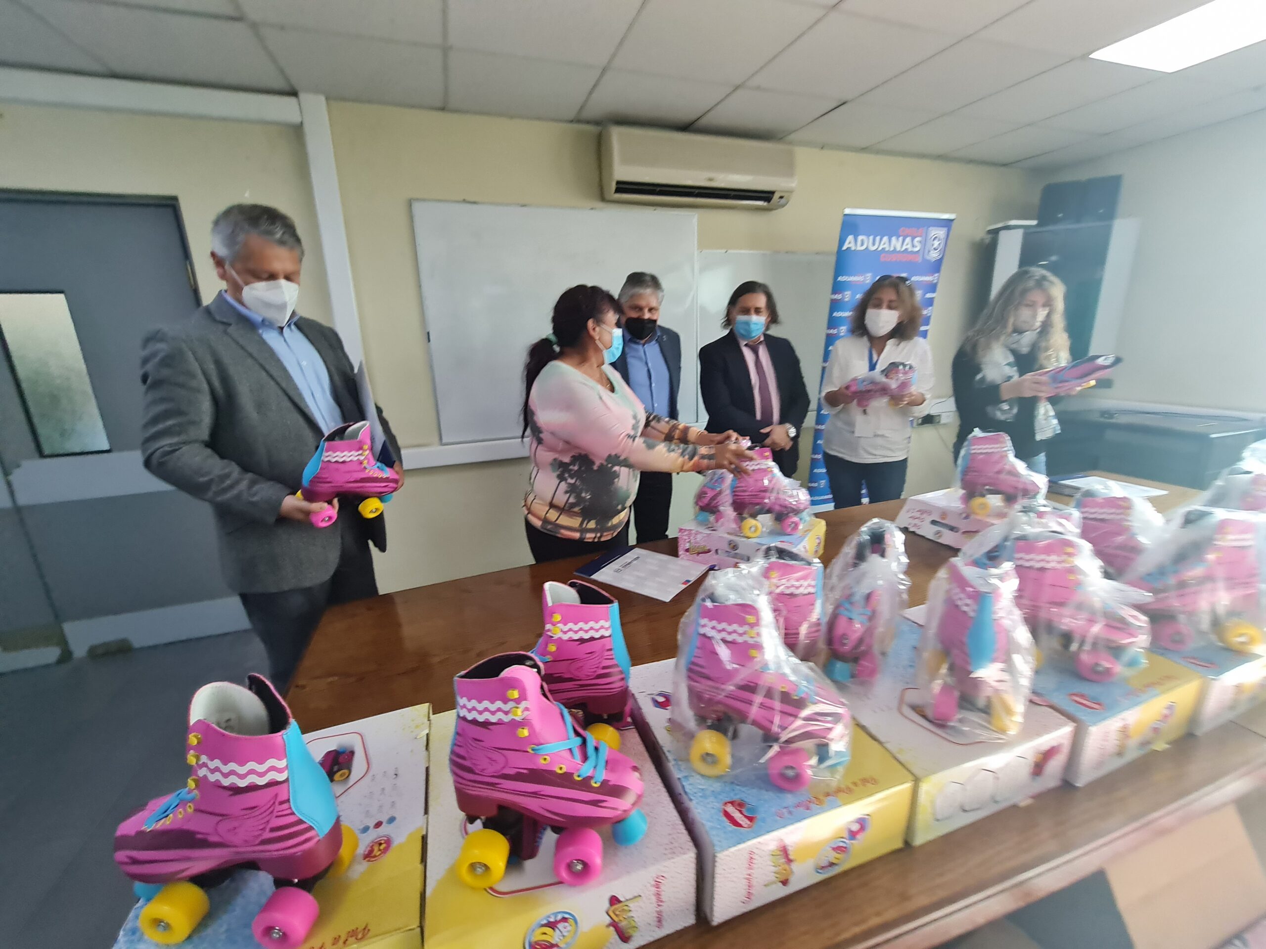 Aduanas dona patines a organizaciones sociales