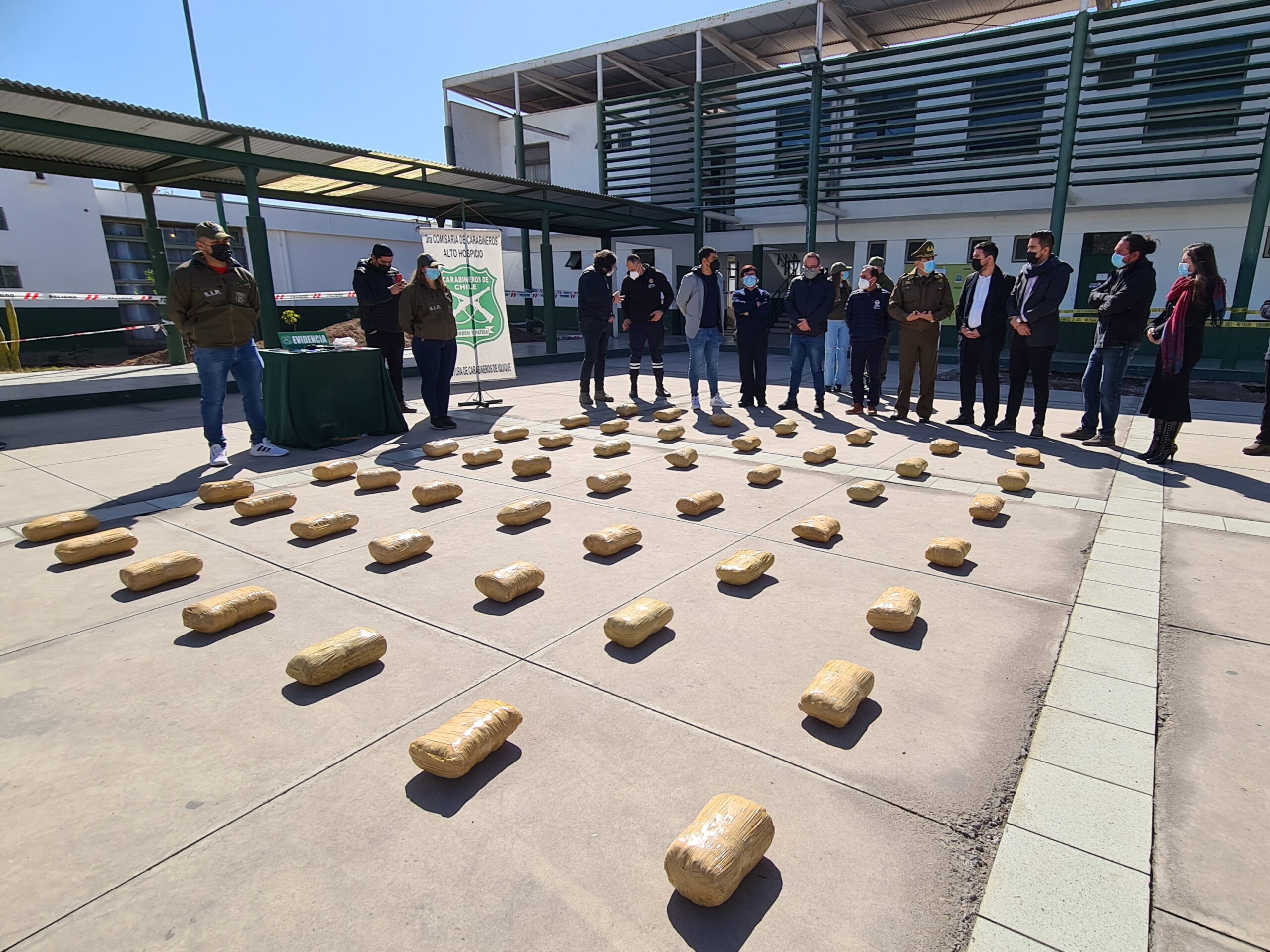 Cae pareja con droga, armas y municiones en Alto Hospicio