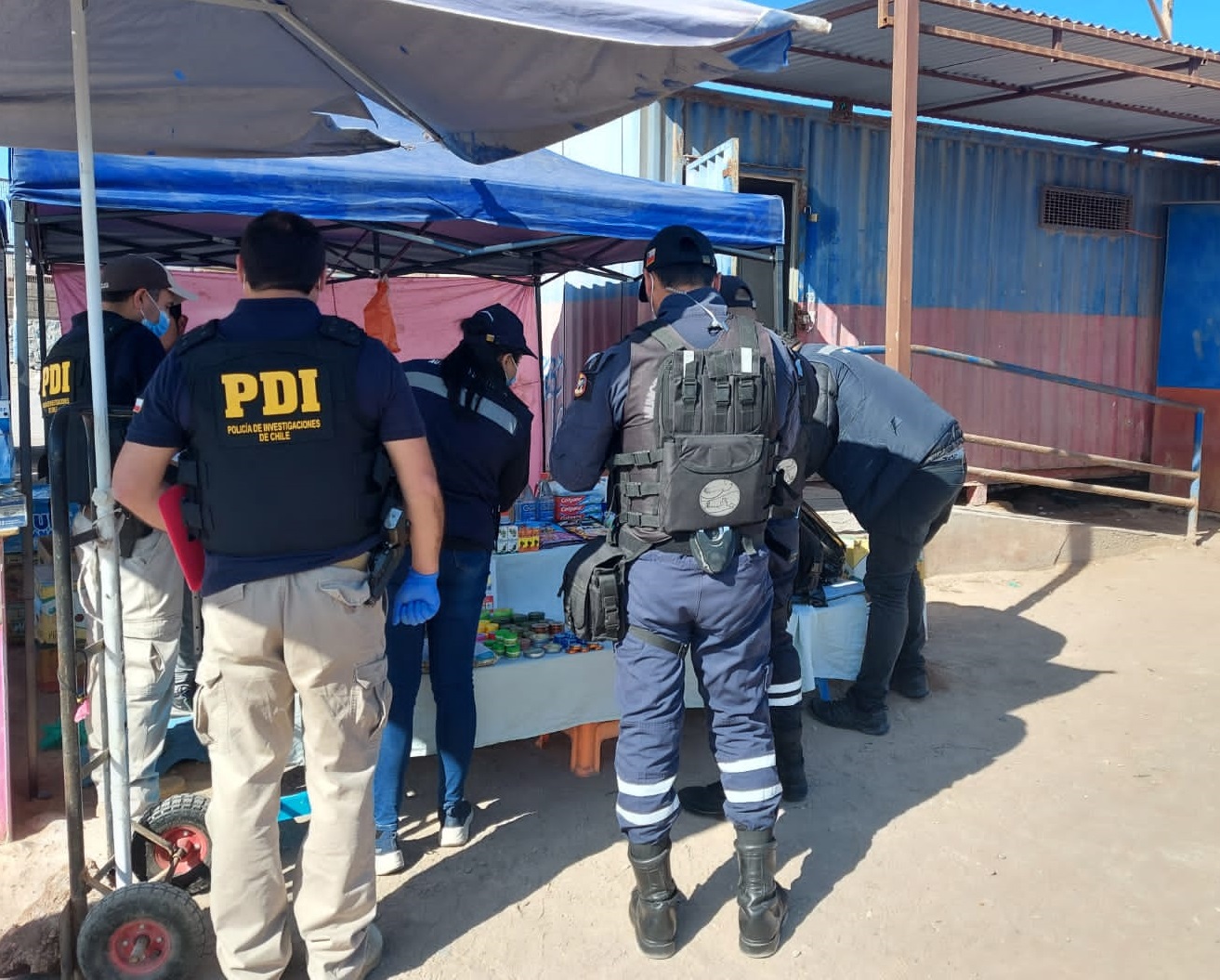 105 kilos de fármacos decomisaron en fiscalización a la feria La Quebradilla en Alto Hospicio