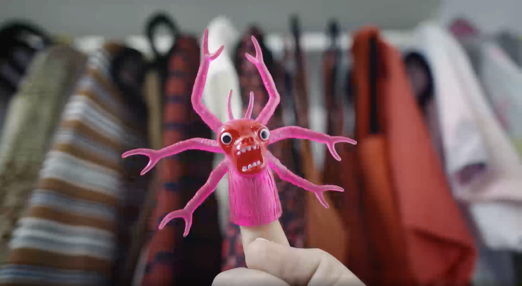 El Monstruo en nuestro clóset: Una mirada en profundidad a la industria textil, el plástico que usa y la huella que deja￼