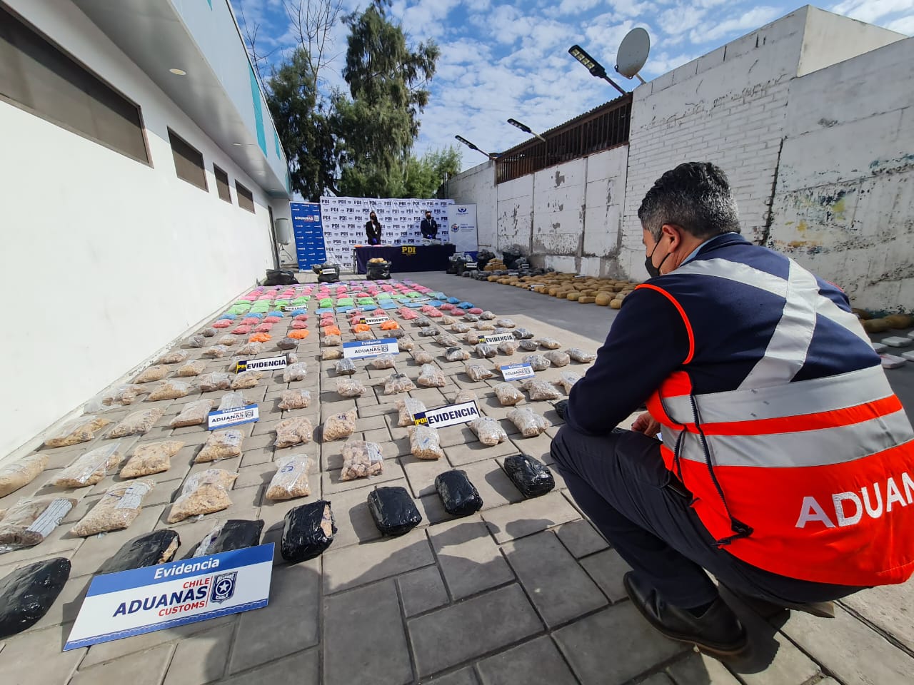 Trabajo de inteligencia de Aduanas y PDI permite histórica incautación de 474 mil 322 pastillas de éxtasis