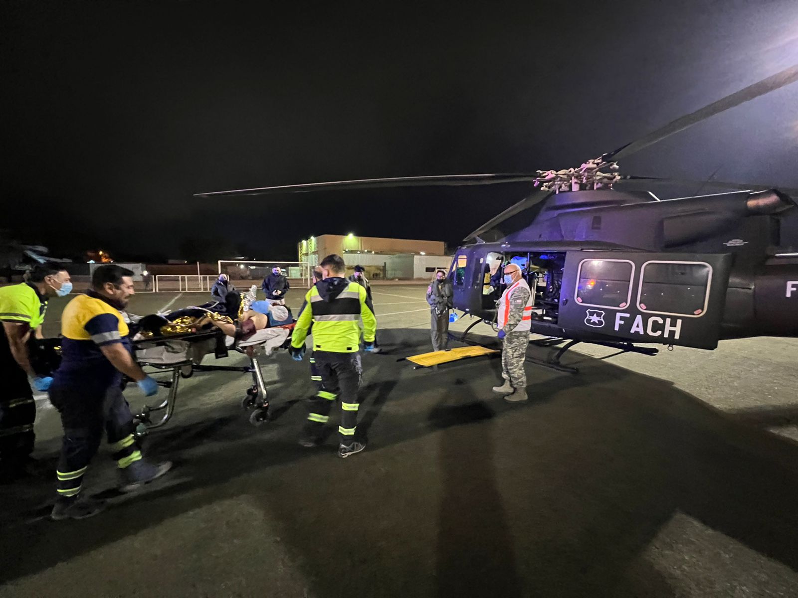 Vehículo militar cayó a quebrada; conductor y ayudante trasladados al Hospital de Iquique