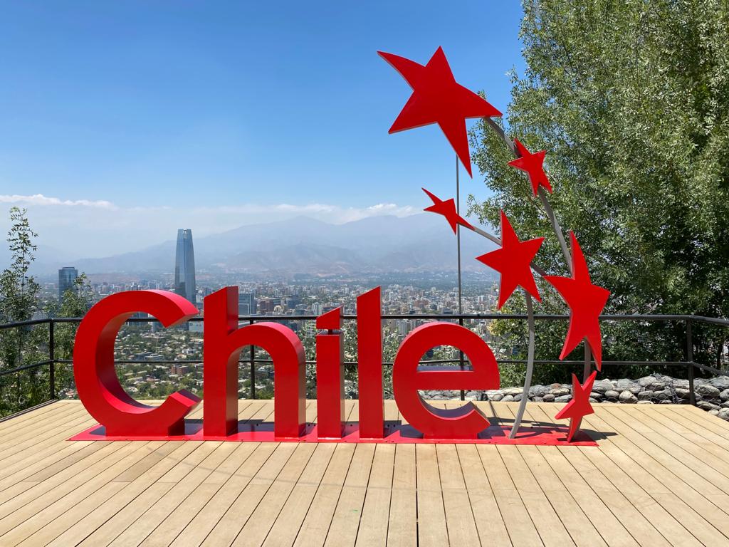 Cuando piensa en Chile, ¿Qué es lo primero que se le viene a la mente? Imagen identifica conceptos con que los extranjeros asocian a nuestro país