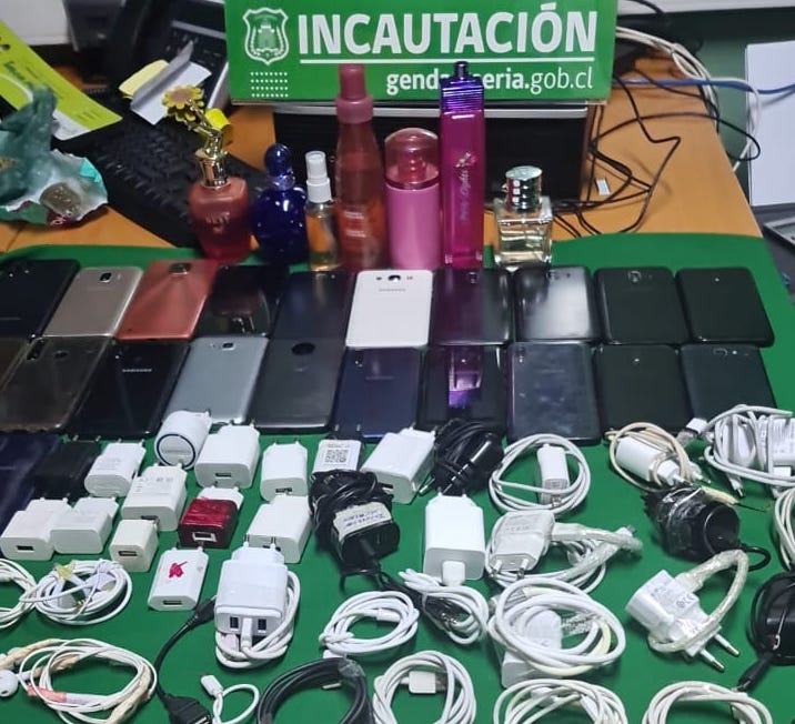 Importante hallazgo de celulares en el Centro de Cumplimiento Penitenciario de Iquique