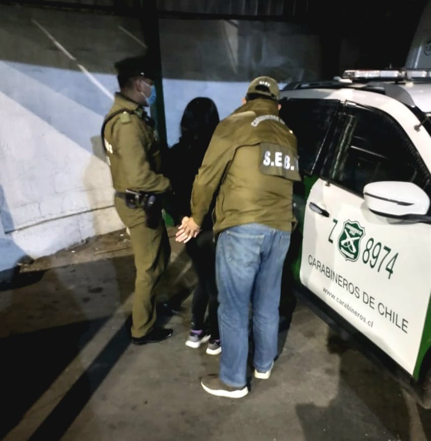 SEBV de Carabineros recupera vehículo robado y detiene a 3 infractores con órdenes vigentes