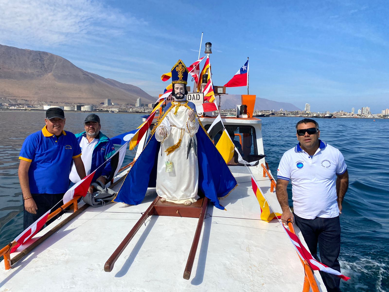 Trabajadores de Corpesca retomaron la tradicional celebración de San Pedro en la Bahía de Iquique