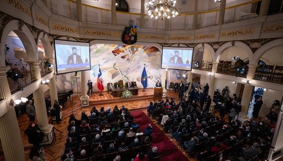 Presidente Boric participa en cambio de mando en Rectoría de Universidad de Chile
