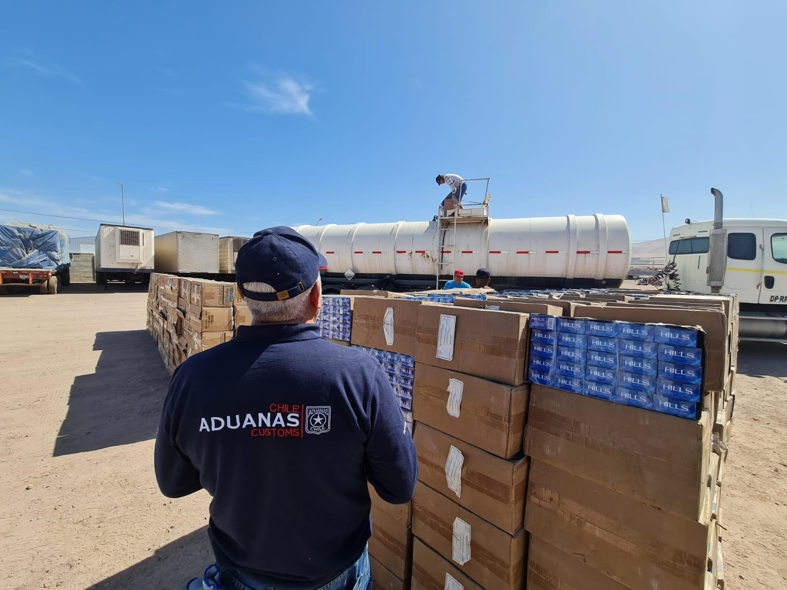 Aduanas en Avanzada El Loa intercepta camión estanque con 175 mil cajetillas de contrabando