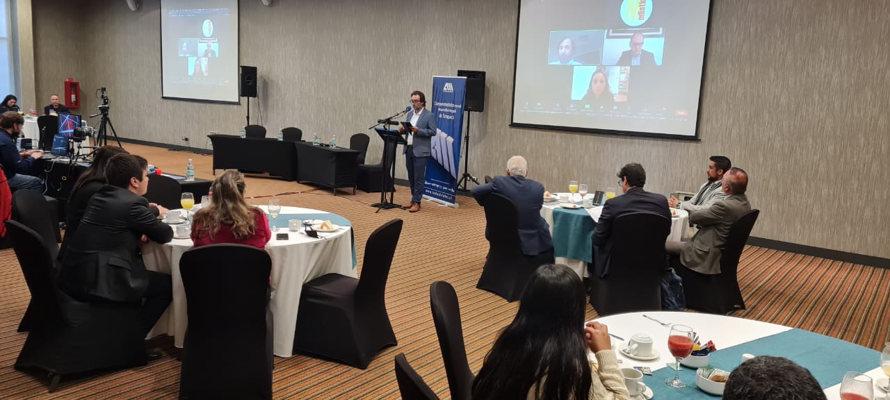 Expertos y líderes gremiales llaman a cuidar el Ecosistema Minero en Tarapacá