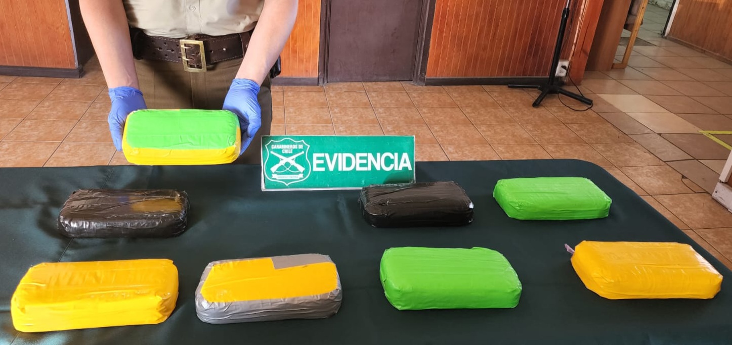 Carabineros de la SubPrefectura Rural Fronteriza detienen a extranjero que caminaba por la pampa con 8 kilos de droga