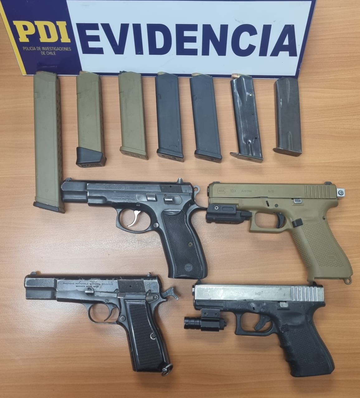 PDI en investigación conjunta con Fiscalía detiene a extranjeros con armamento y munición