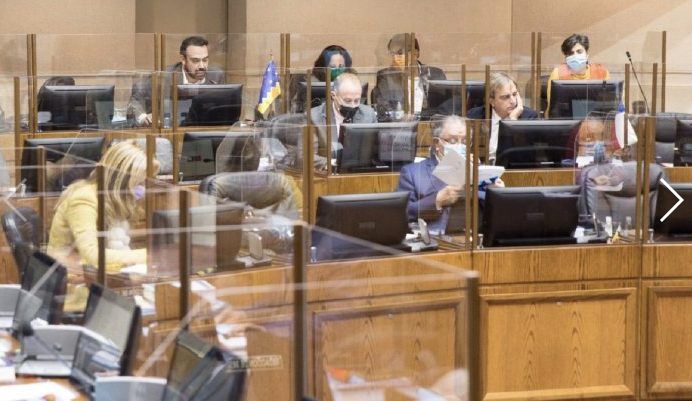 Reforma que rebaja el quórum para modificar la Constitución pasa a segundo trámite