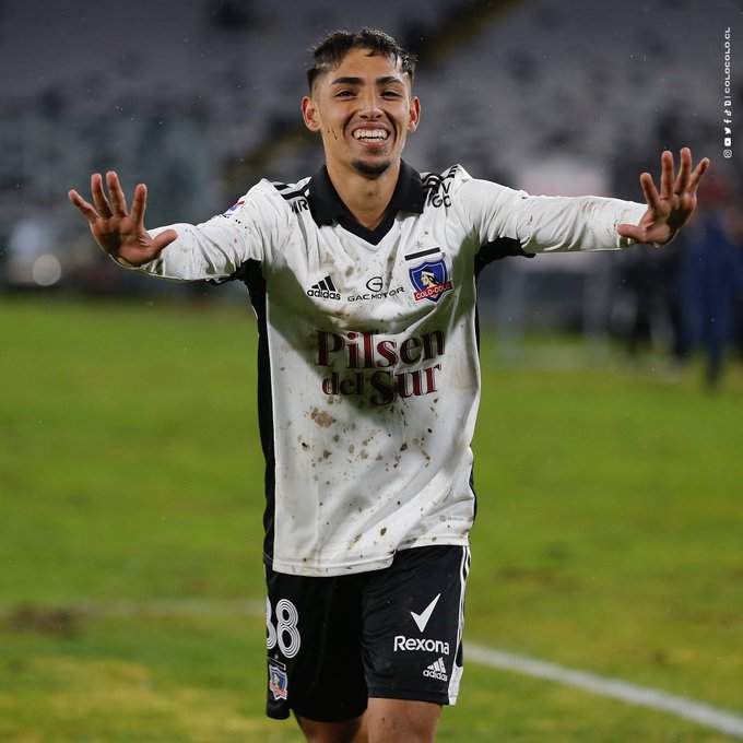 Colo Colo ganó 3-0 a La Serena y sigue puntero