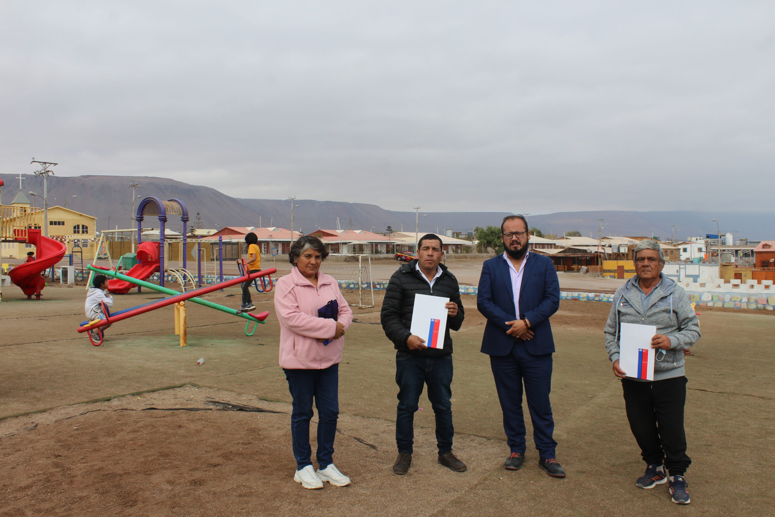 Seremi de Bienes Nacionales de Tarapacá entregó dos concesiones gratuitas a Caleta Chanavayita