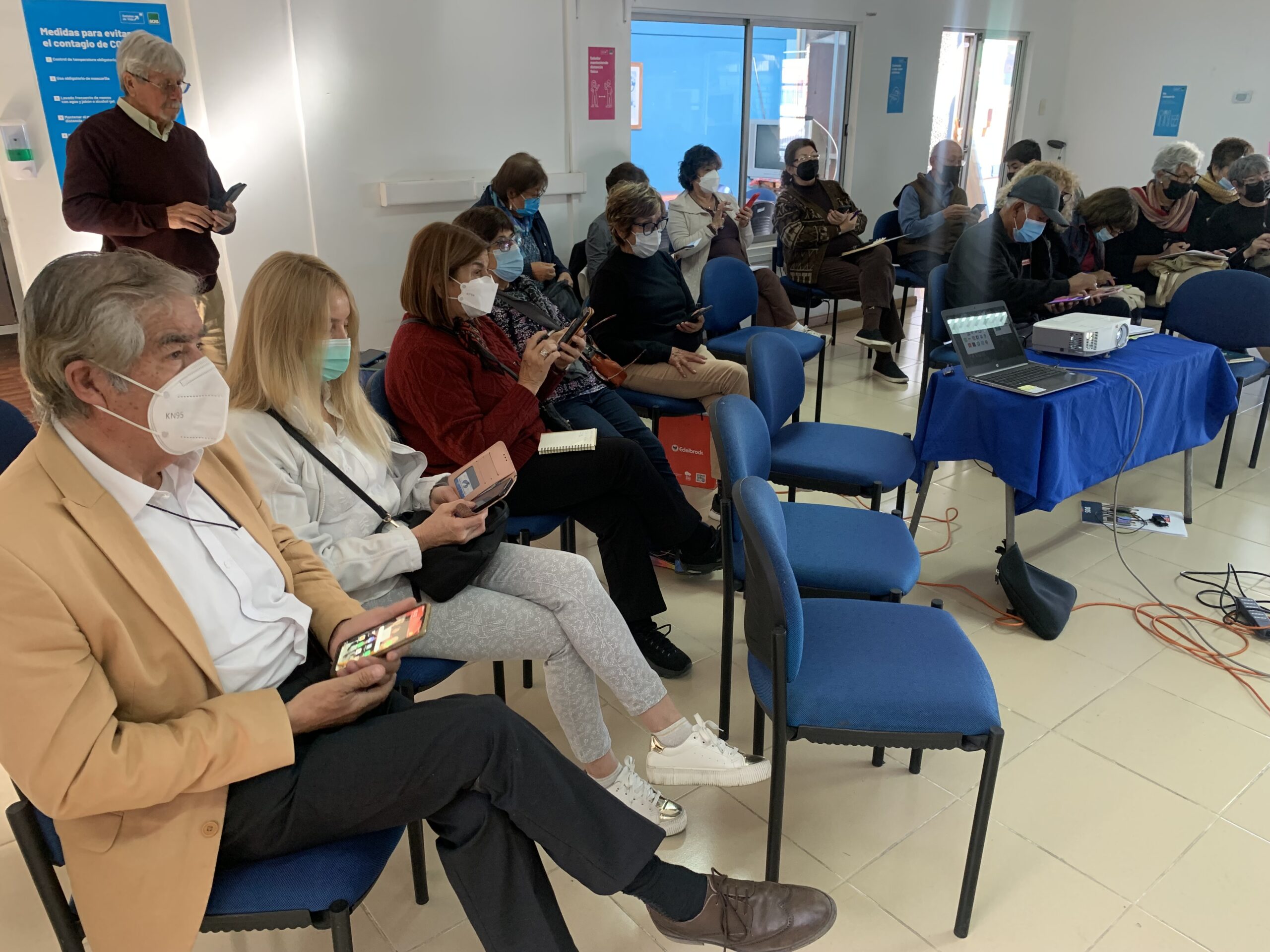 Universidad de Tarapacá sede Iquique realiza taller de alfabetización digital para adultos mayores ￼