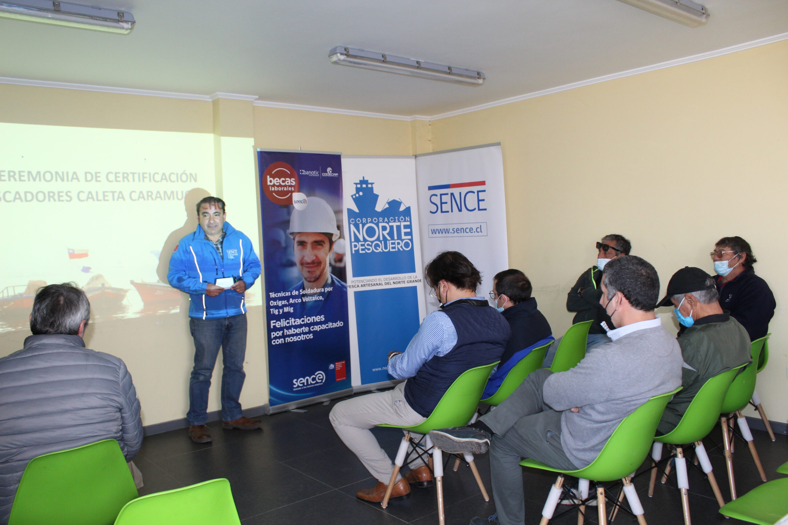 SENCE Tarapacá certificó a 17 alumnas y alumnos de caleta Caramucho