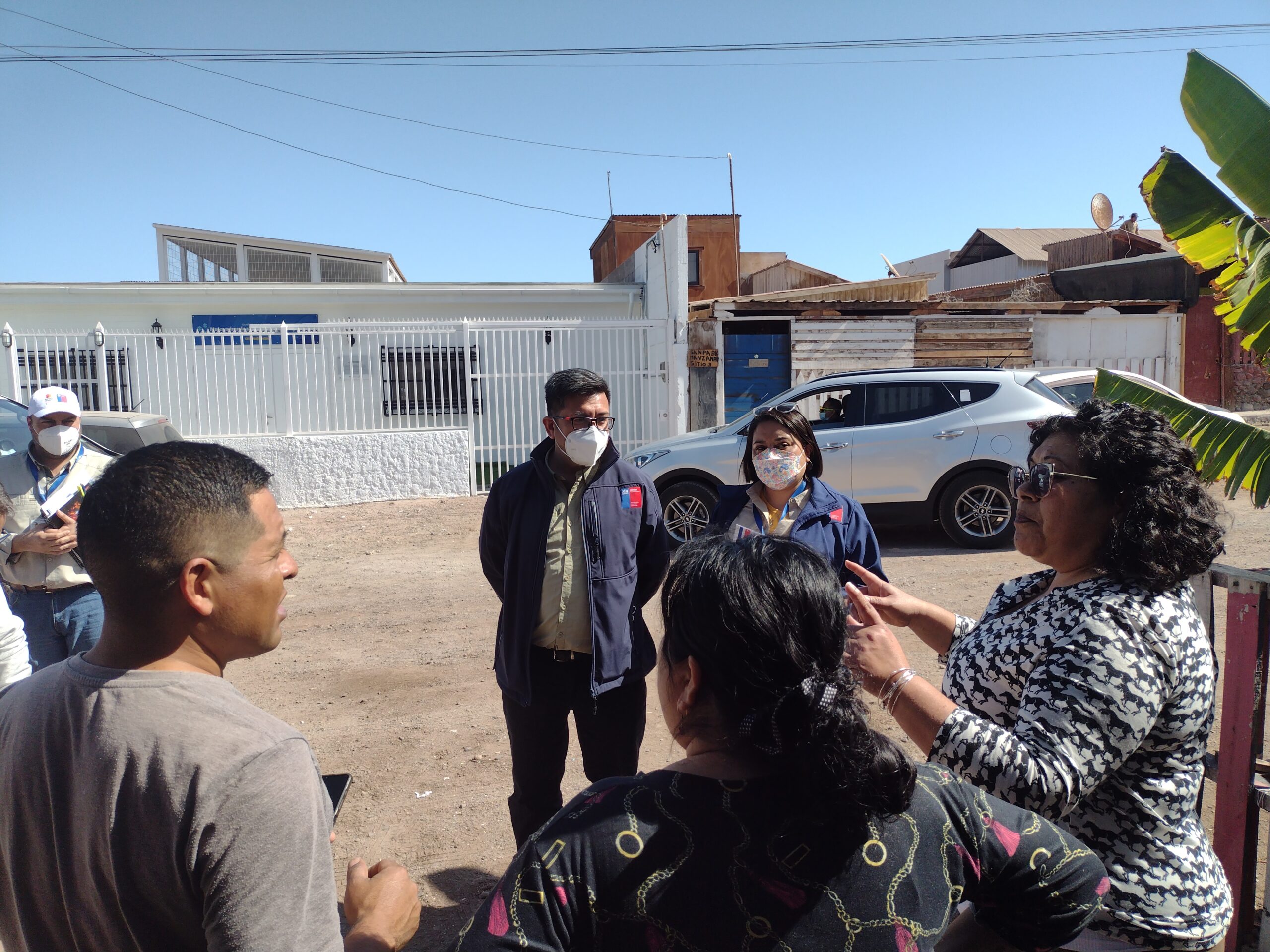 Seremi Minvu y equipo técnico se reúnen con familias de comité de vivienda de caleta San Marco