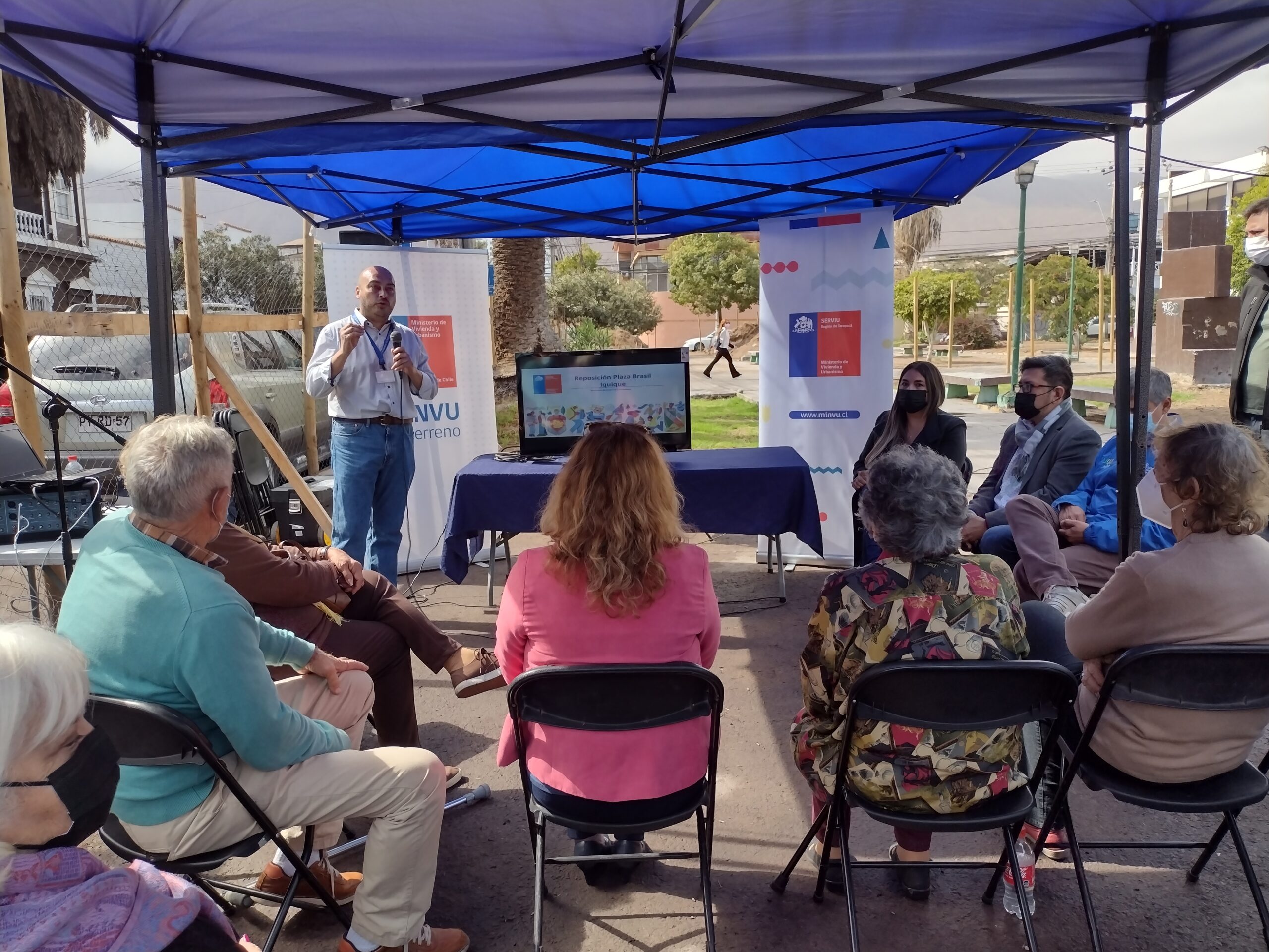 Minvu y municipio presentan a vecinos diseño de reposición de la Plaza Brasil