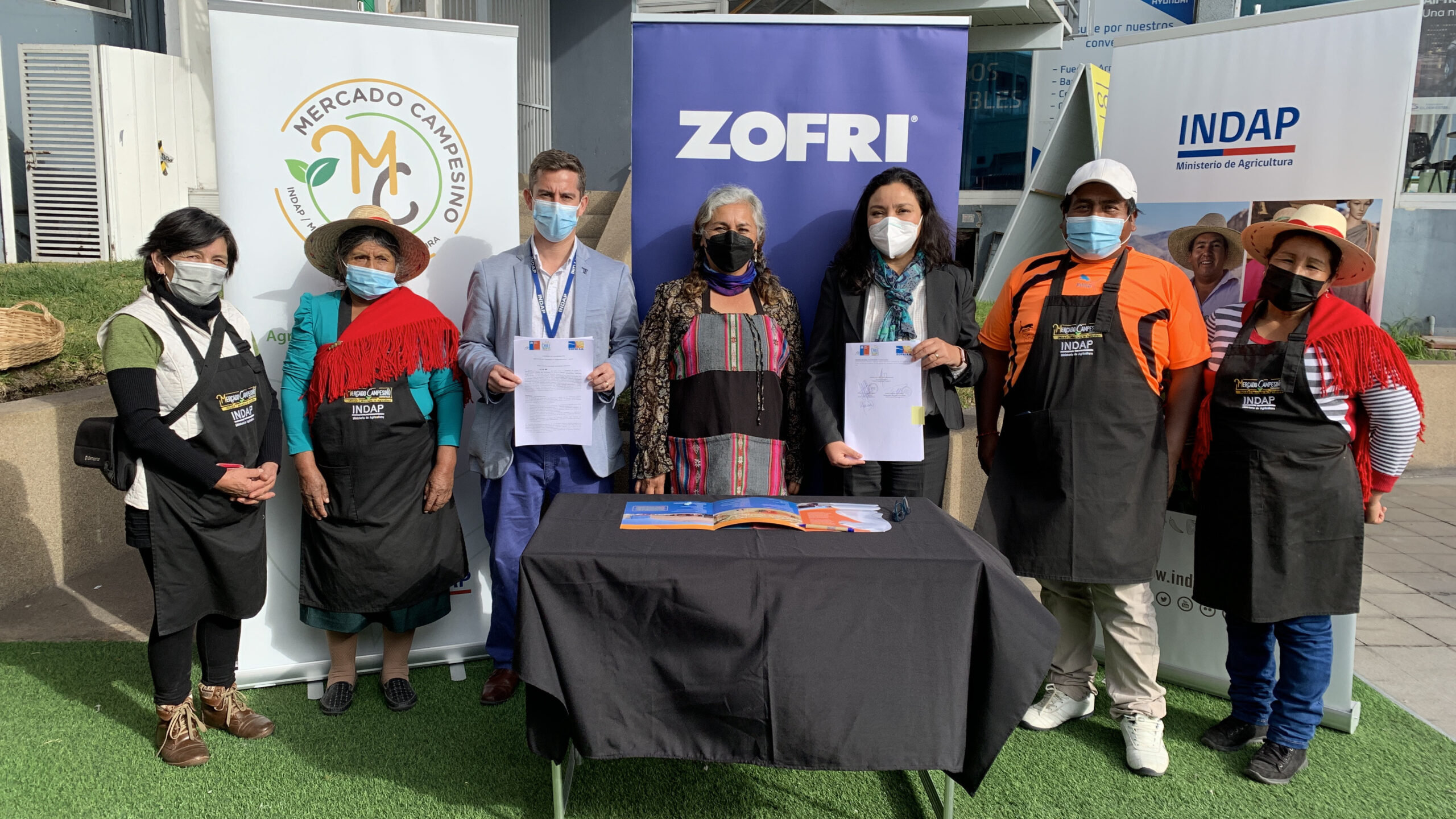 INDAP y ZOFRI renuevan convenio para función de Mercado Campesino