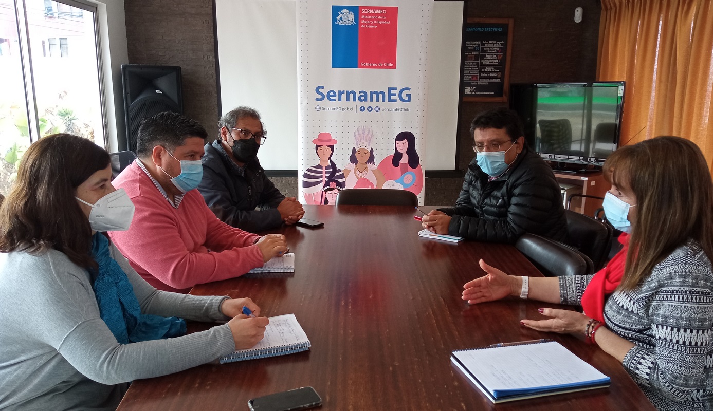 Coordinan trabajo conjunto para favorecer líneas de apoyo para el emprendimiento femenino regional