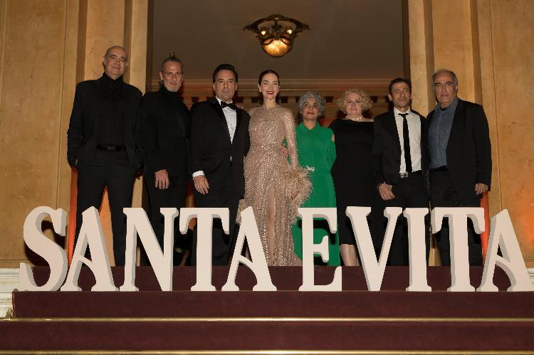 Se llevó a cabo la avant premiere mundial de la serie exclusiva de Star+ “Santa Evita” en el Teatro Colón de Buenos Aires￼