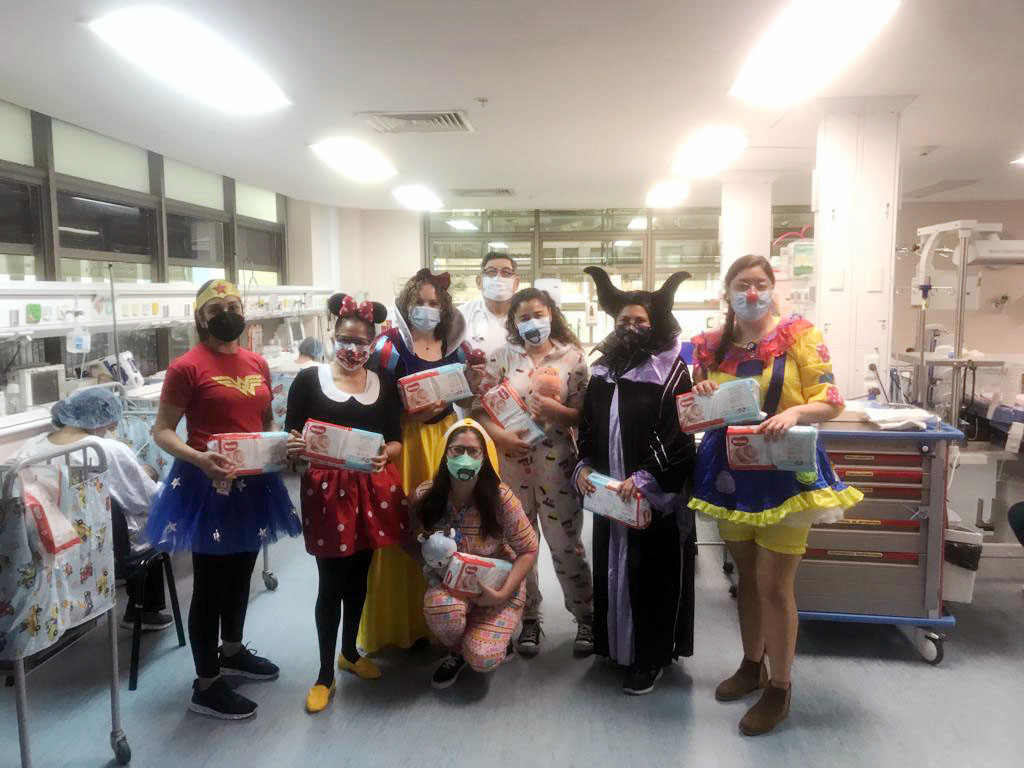 Hospital de Arica: Médicos de neonatología donaron pañales en el Día del Niño￼