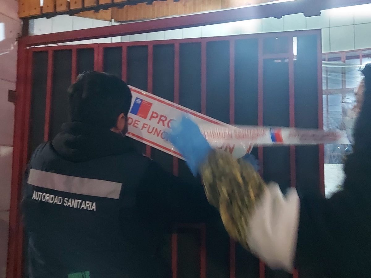 Dos locales comerciales con prohibición de funcionamiento por presencia de baratas￼