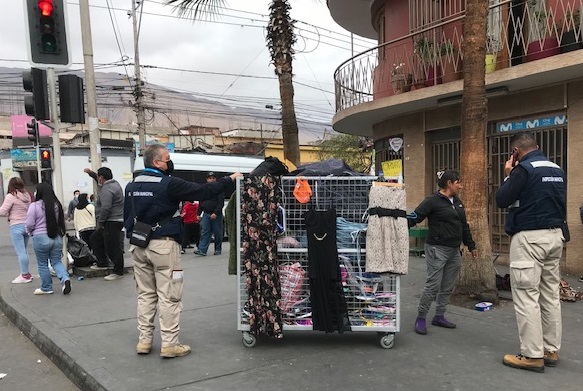 En Iquique 21 infracciones y un detenido en fiscalización a comercio informal