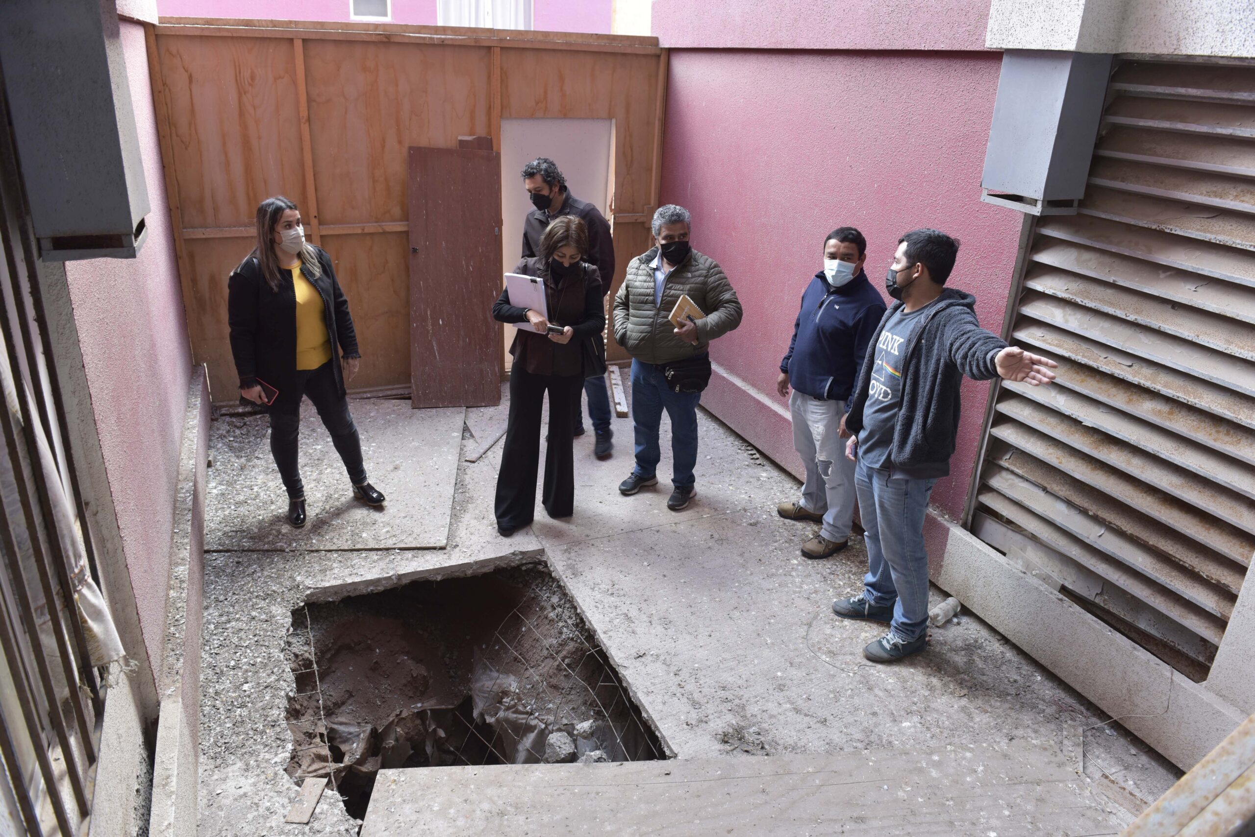 Consejeras regionales inspeccionan socavones condominio de Alto Hospicio￼