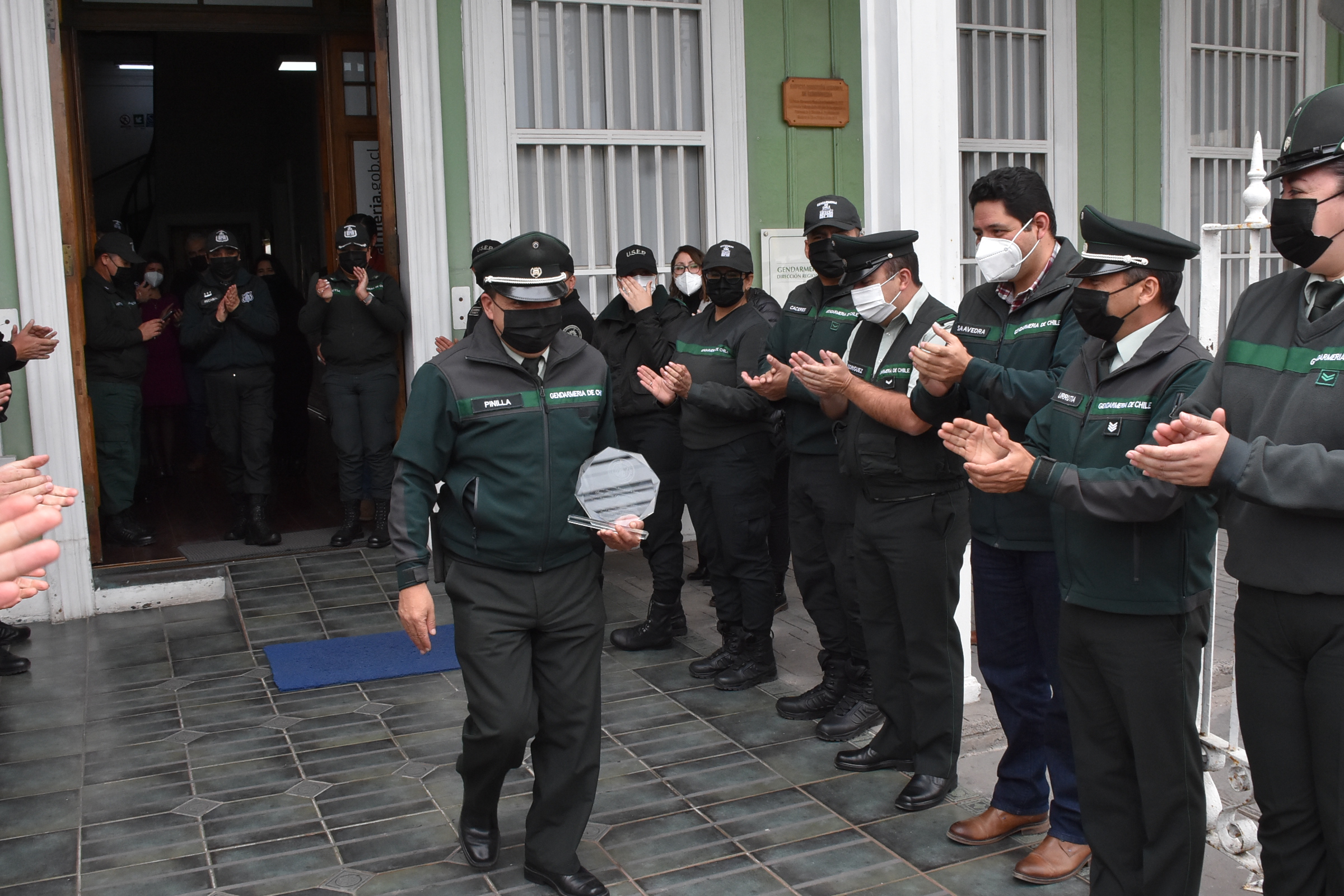 Emotivo adiós a suboficial mayor Juan Pinilla, quien se acoge a retiro