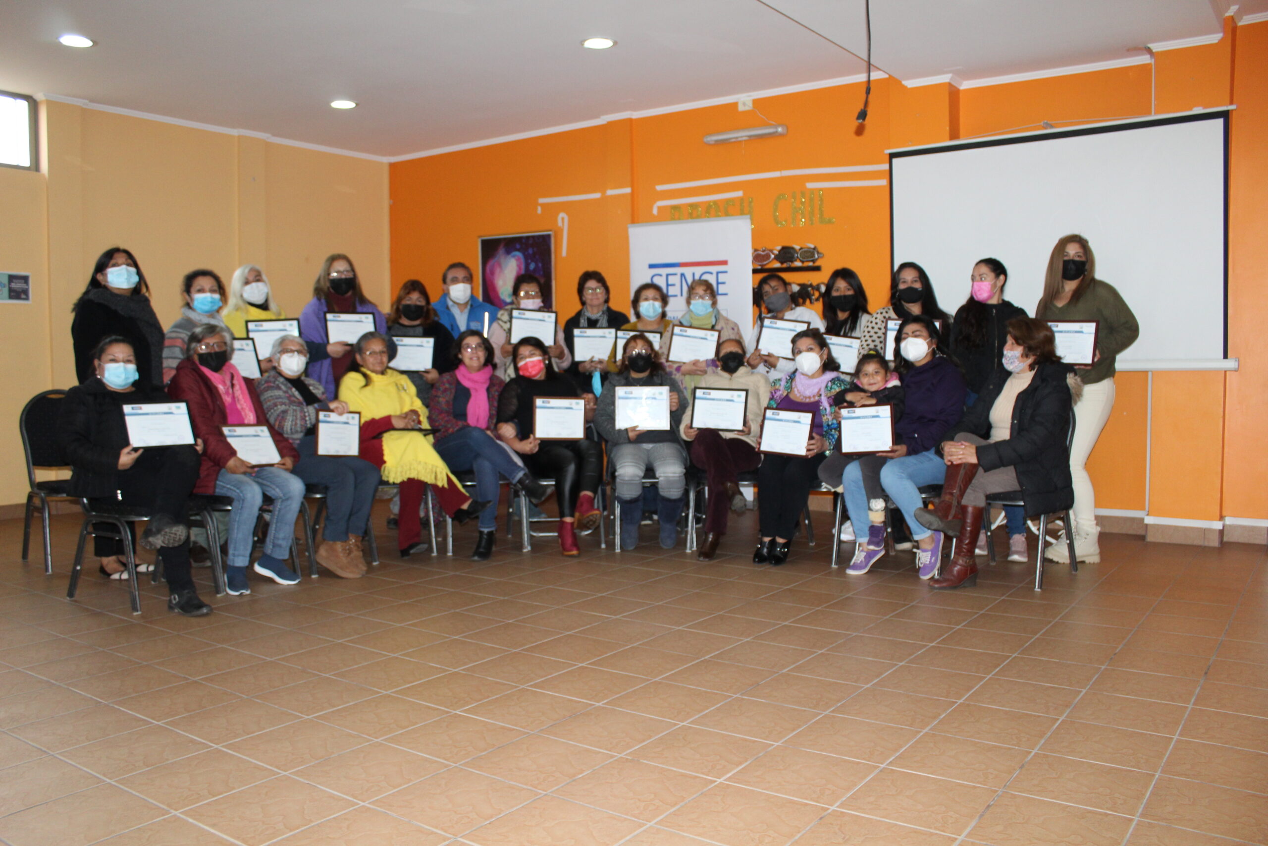 Certifican a 49 mujeres de Alto Hospicio a través de becas laborales￼