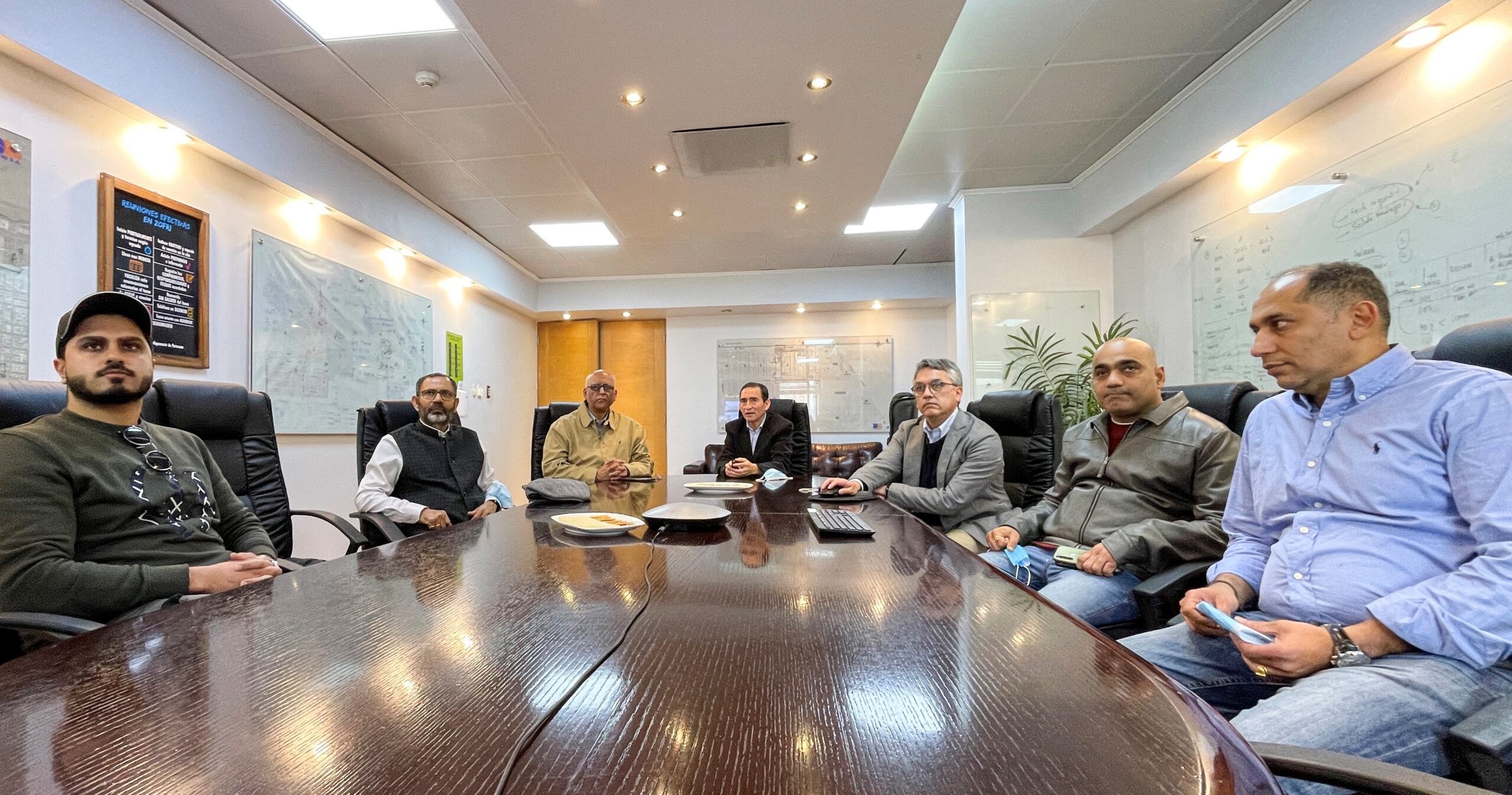 Potencial de ZOFRI es destacado por Embajador de India