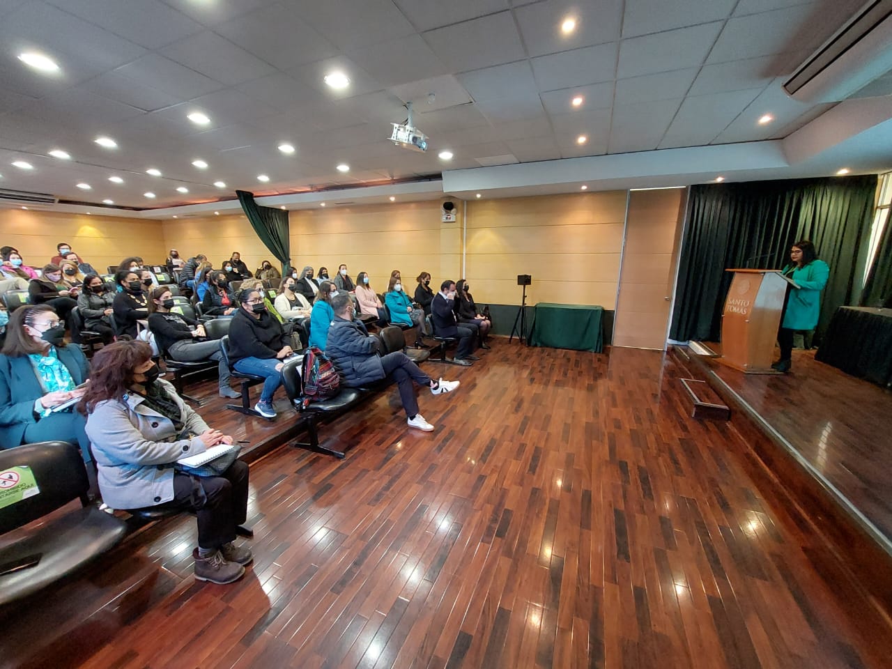 Universidad Santo Tomás y Universidad Abat Oliba CEU de España lanzan proyecto migratorio en Iquique