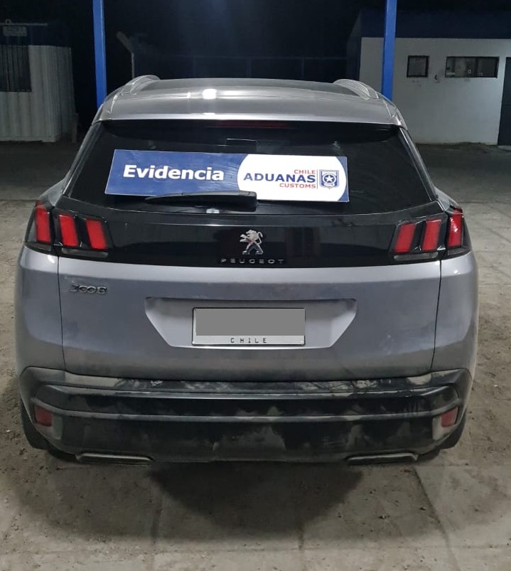 Aduanas detectó en Ollagüe camioneta robada en Santiago 