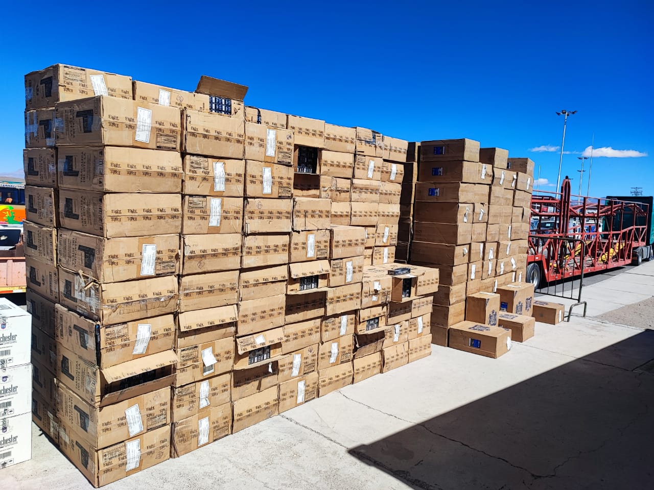 Aduanas en Colchane incautó camión con 319 mil cajetillas de cigarrillos