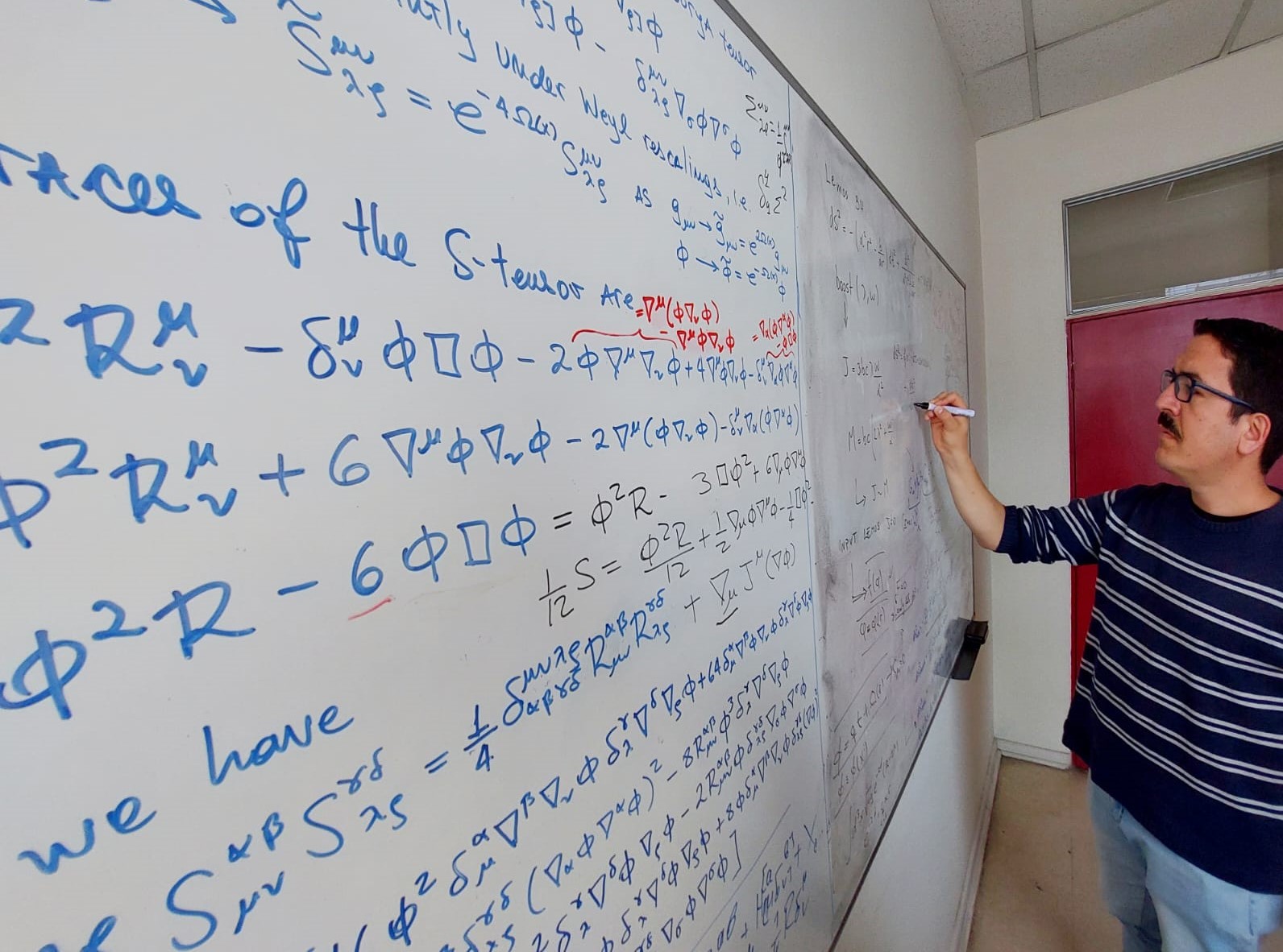 Científico de la UNAP desarrolla estudio con miras a futura descripción microscópica de la gravedad 